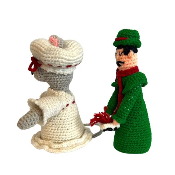 Vintage Handcrafted Holiday Decoration Caroler Mouse Hand Knit Figures - Picture 3 of 15